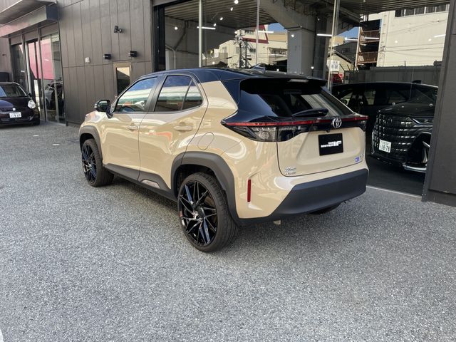YARIS CROSS HYBRID