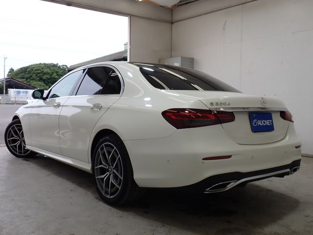 MERCEDES BENZ E class sedan