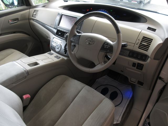ESTIMA HYBRID 4WD