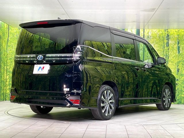 VOXY HYBRID