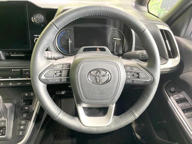 VOXY HYBRID