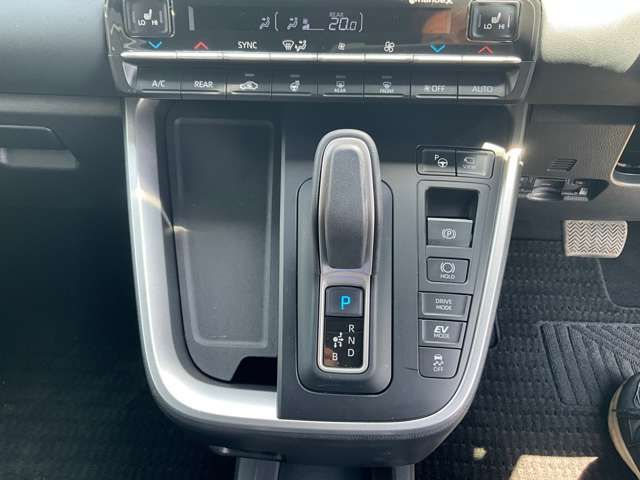 NOAH HYBRID 4WD