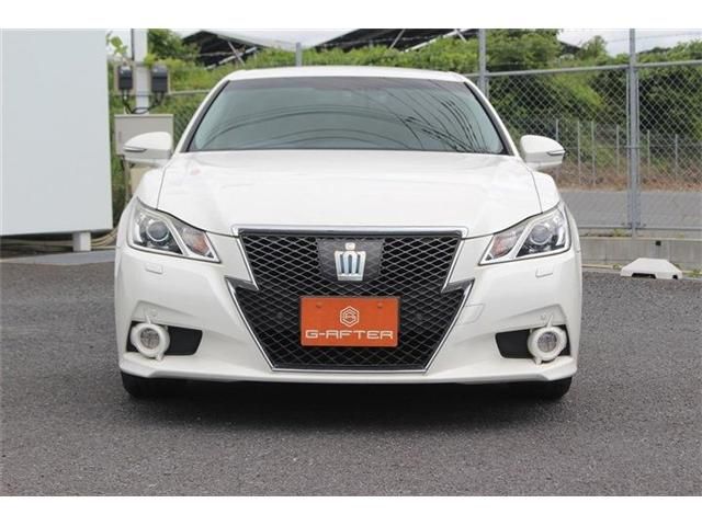 CROWN sedan hybrid