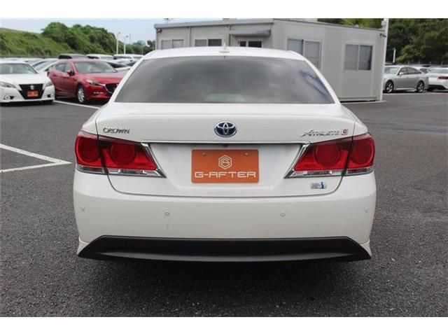 CROWN sedan hybrid