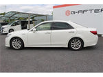 CROWN sedan hybrid