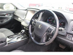 CROWN sedan hybrid