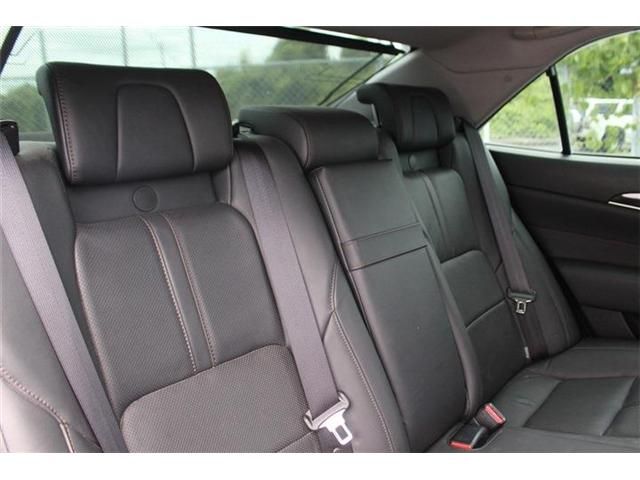 CROWN sedan hybrid