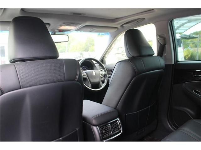 CROWN sedan hybrid