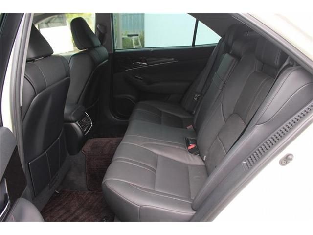 CROWN sedan hybrid