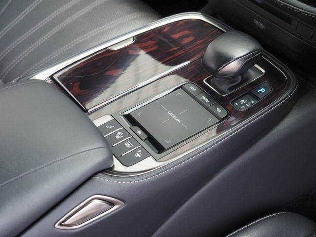 LEXUS LS500h 4WD