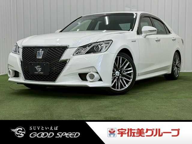 CROWN sedan hybrid