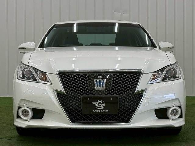CROWN sedan hybrid