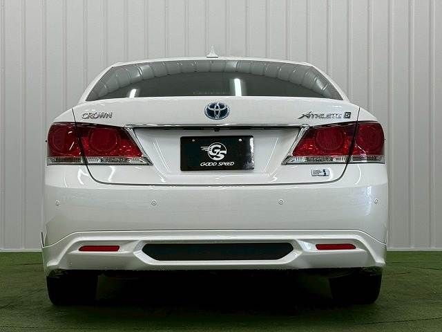 CROWN sedan hybrid