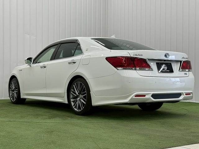CROWN sedan hybrid