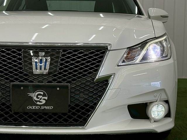 CROWN sedan hybrid