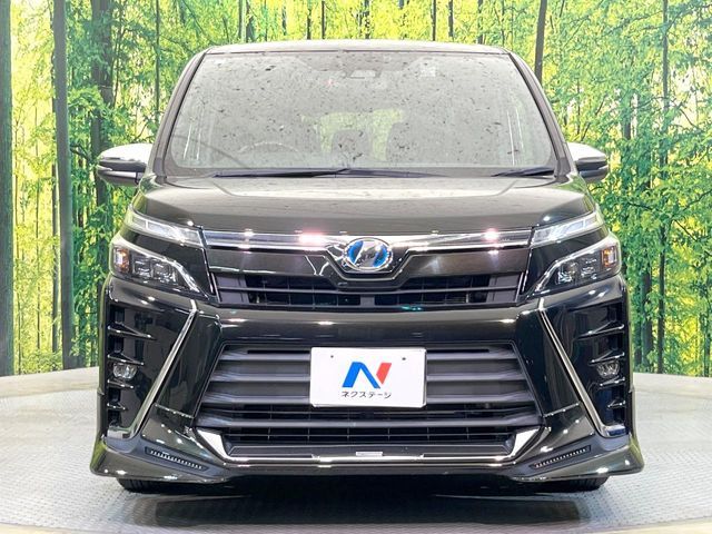 VOXY HYBRID