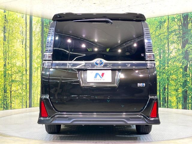 VOXY HYBRID