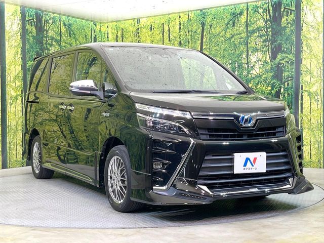 VOXY HYBRID