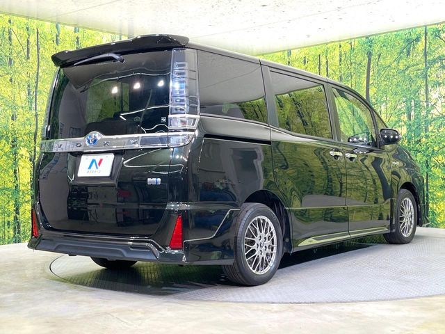 VOXY HYBRID