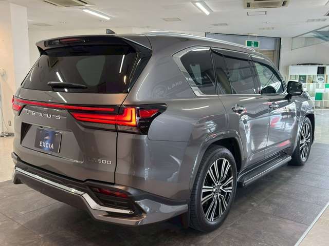 LEXUS LX600