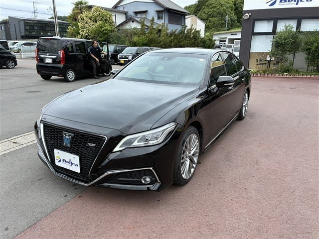 CROWN sedan hybrid