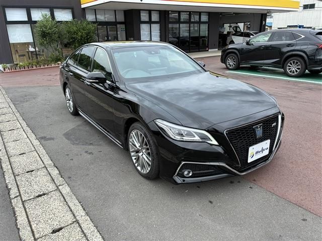 CROWN sedan hybrid