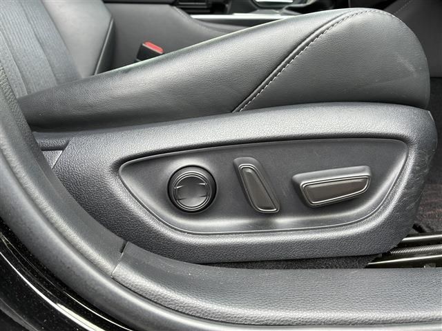 CROWN sedan hybrid