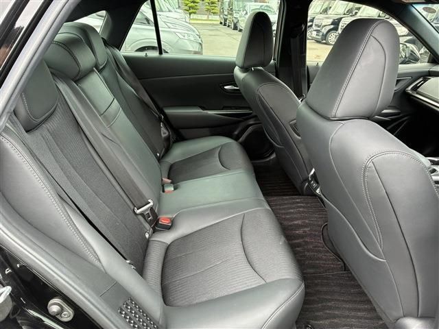 CROWN sedan hybrid
