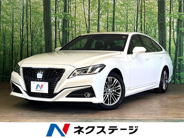 CROWN sedan hybrid