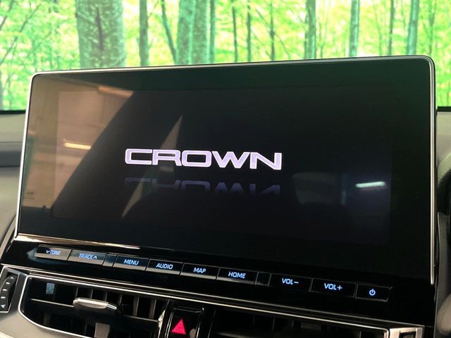 CROWN sedan hybrid