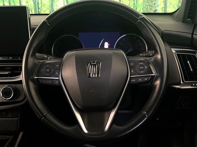 CROWN sedan hybrid