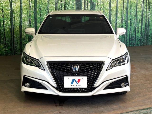 CROWN sedan hybrid