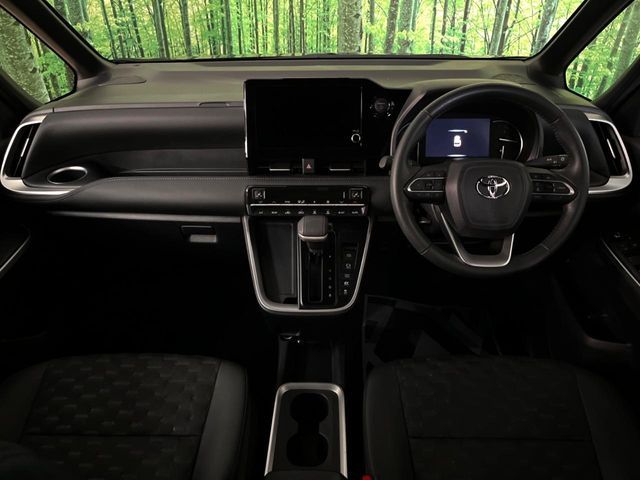 VOXY HYBRID