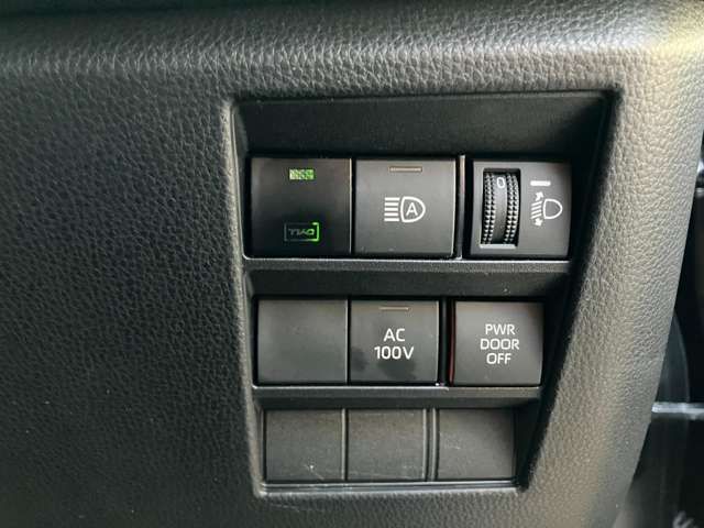 VOXY HYBRID