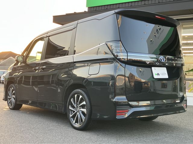 VOXY HYBRID