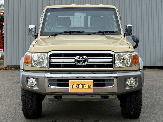 LANDCRUISER van