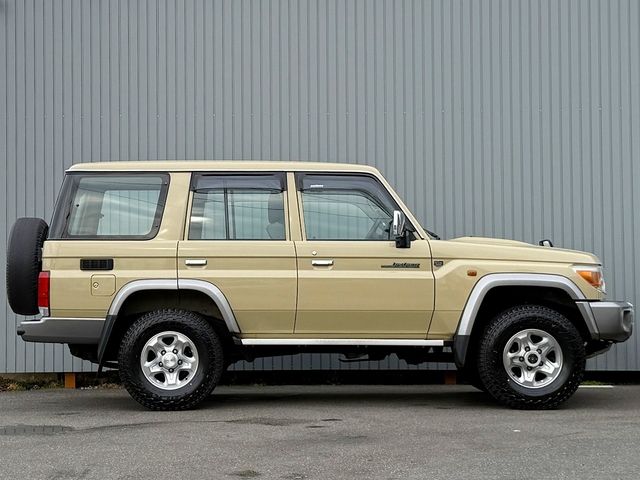 LANDCRUISER van