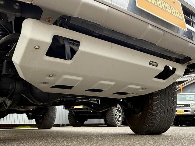 LANDCRUISER van