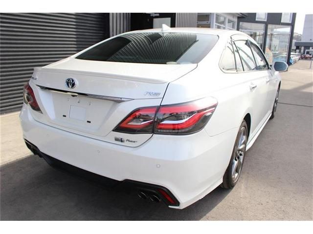 CROWN sedan hybrid 4WD