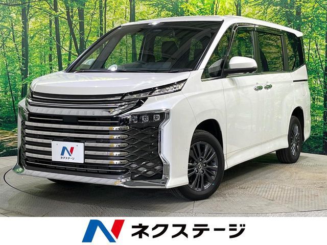 VOXY HYBRID 4WD