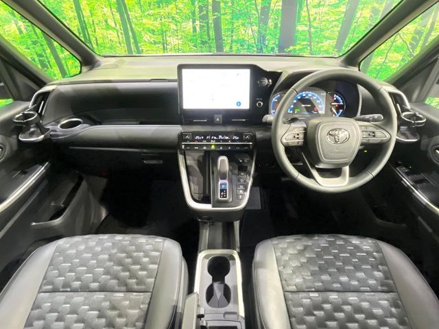 VOXY HYBRID 4WD