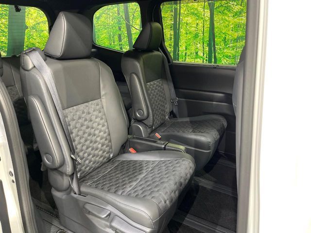 VOXY HYBRID 4WD