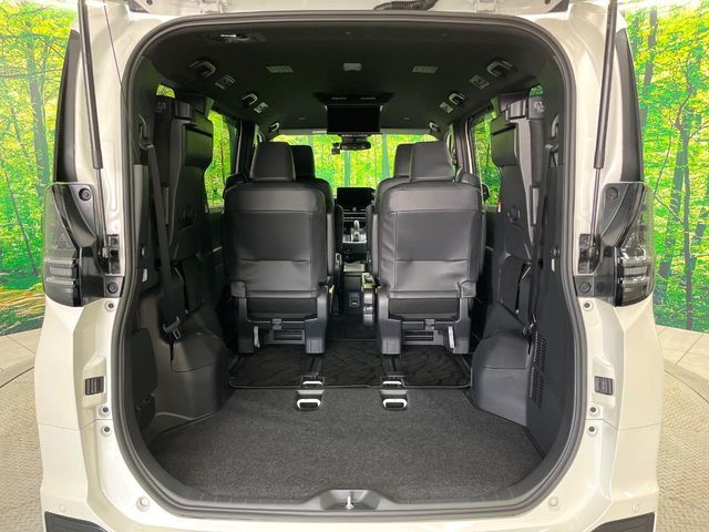 VOXY HYBRID 4WD