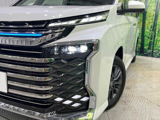 VOXY HYBRID 4WD