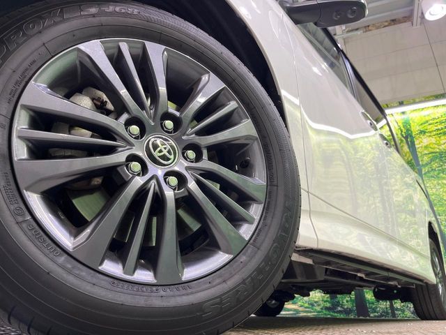 VOXY HYBRID 4WD