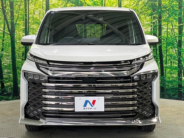 VOXY HYBRID 4WD