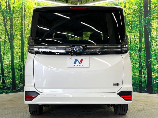 VOXY HYBRID 4WD