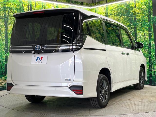 VOXY HYBRID 4WD