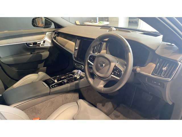 VOLVO S90
