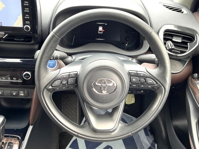 YARIS CROSS HYBRID